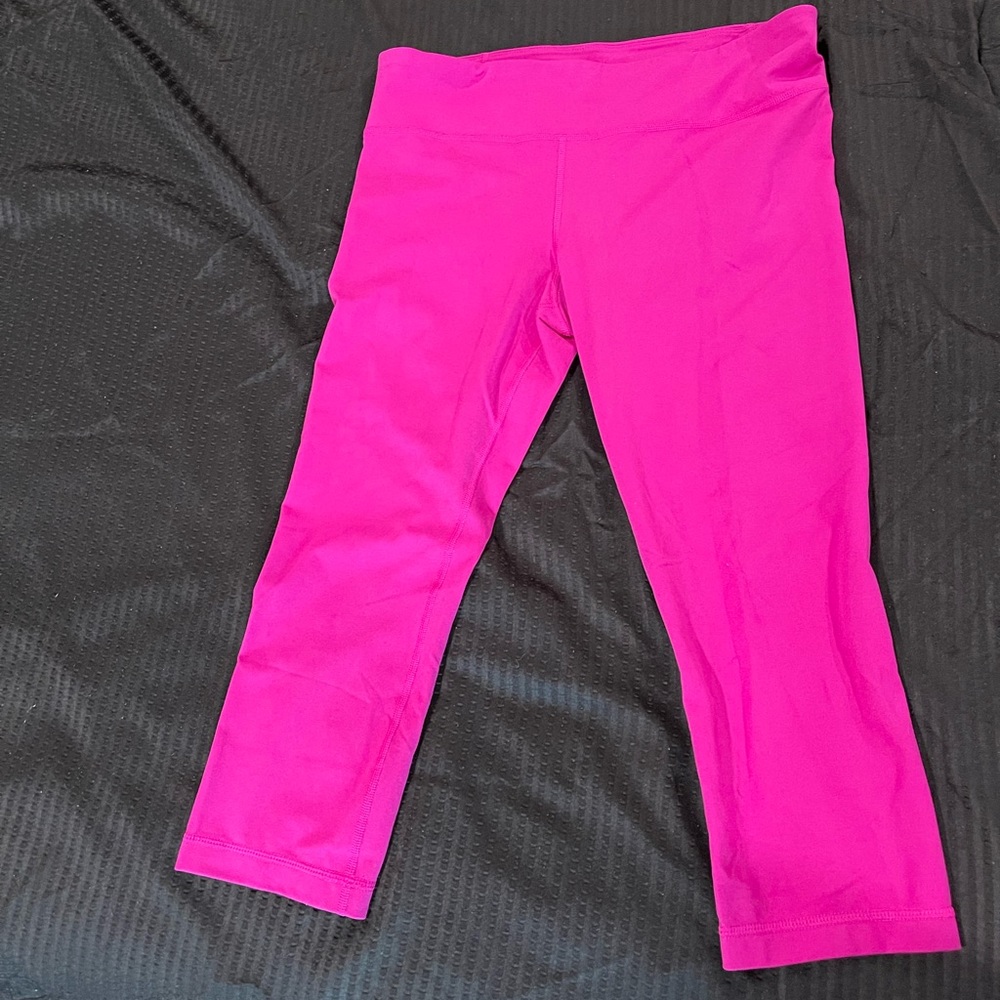Under Armour all season gear Womens size M fitted capri legging